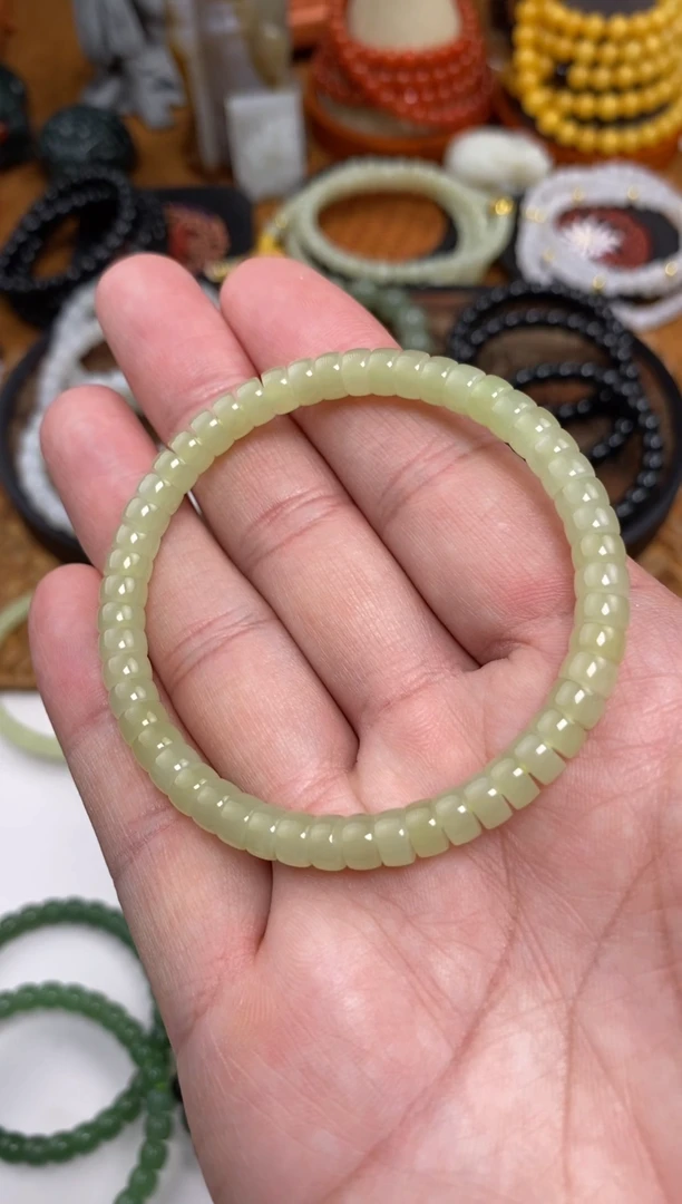 颈饰未镶嵌和田玉手串