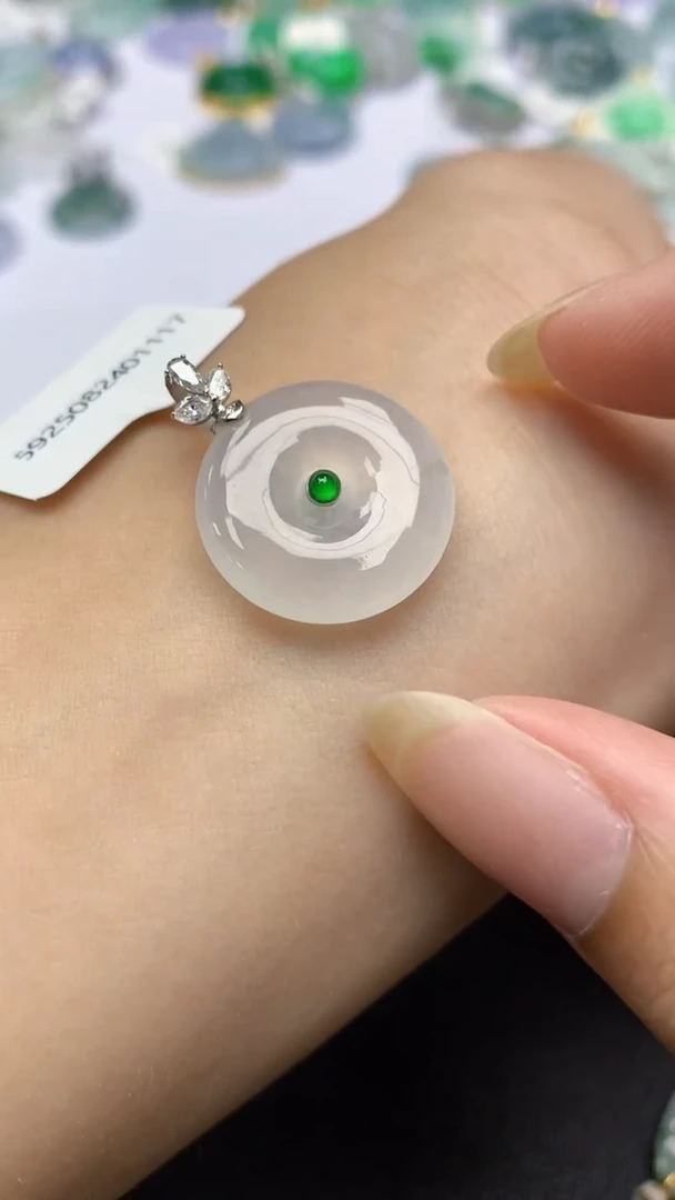 颈饰18K金镶嵌翡翠天然缅甸a货翡翠百元以上9元证书费自理