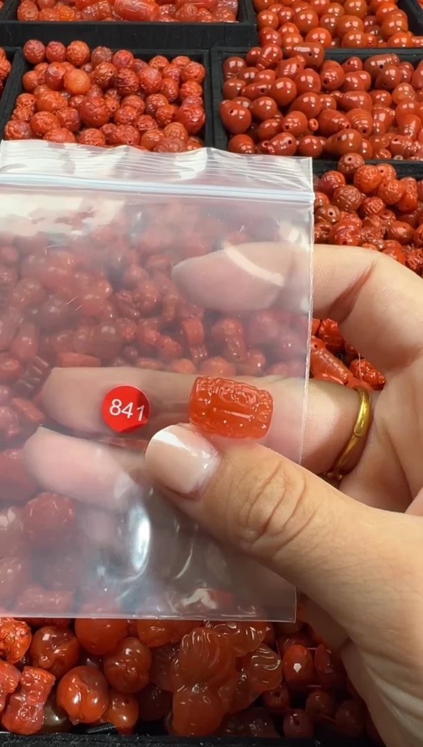 颈饰未镶嵌南红玛瑙1