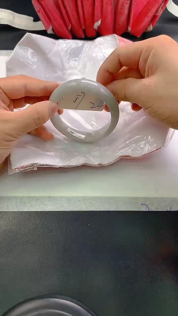 未镶嵌手镯翡翠24