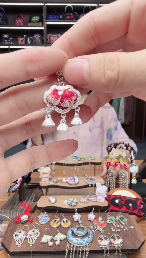 织绣150蒙阿苏苗绣传承旗舰店