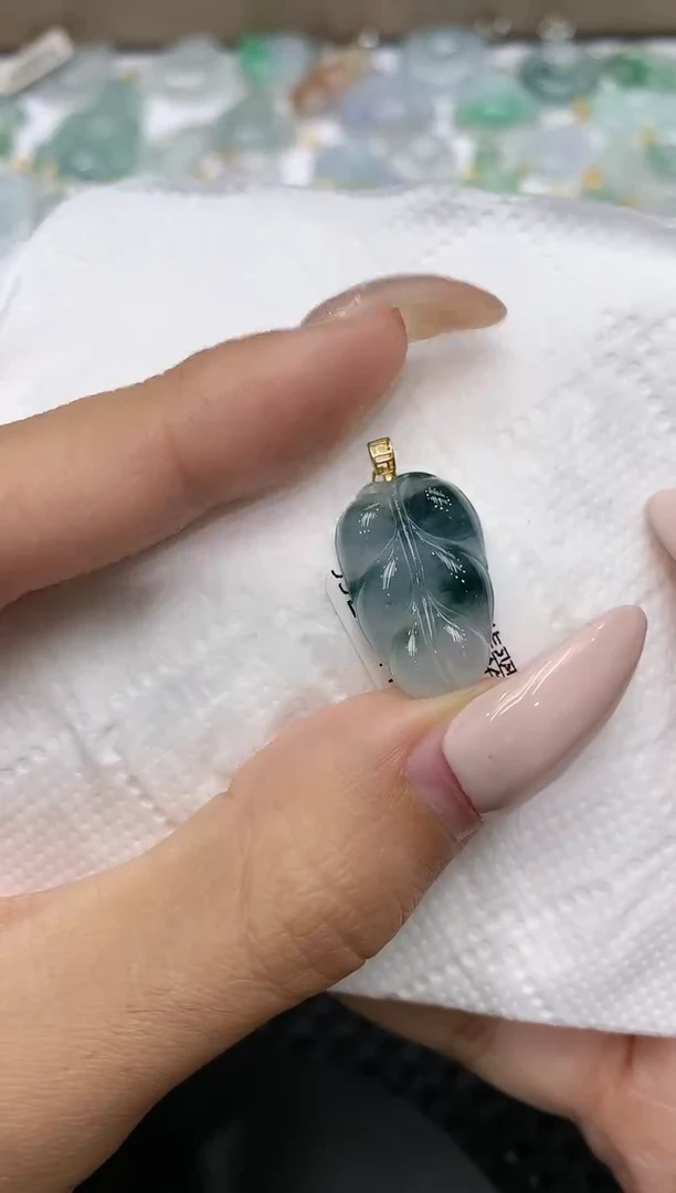 颈饰18K金镶嵌翡翠111111111111
