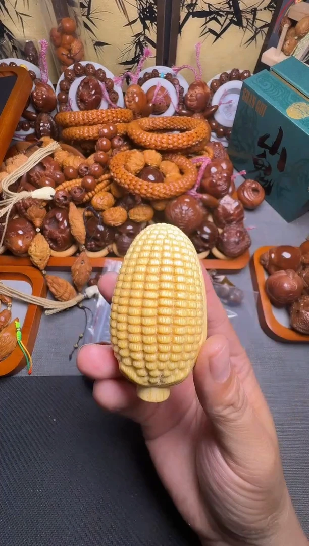 手串橄榄核村***花玉米一个