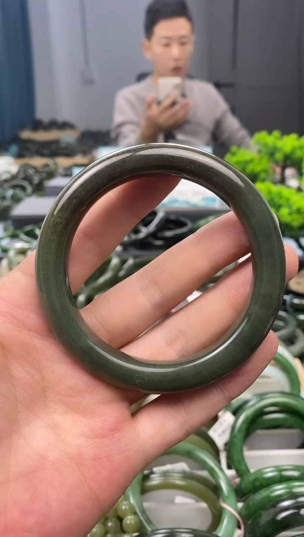 未镶嵌手镯和田玉60
