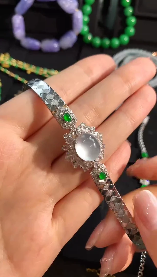 【闪购商品】翡翠手链18K金镶嵌手饰