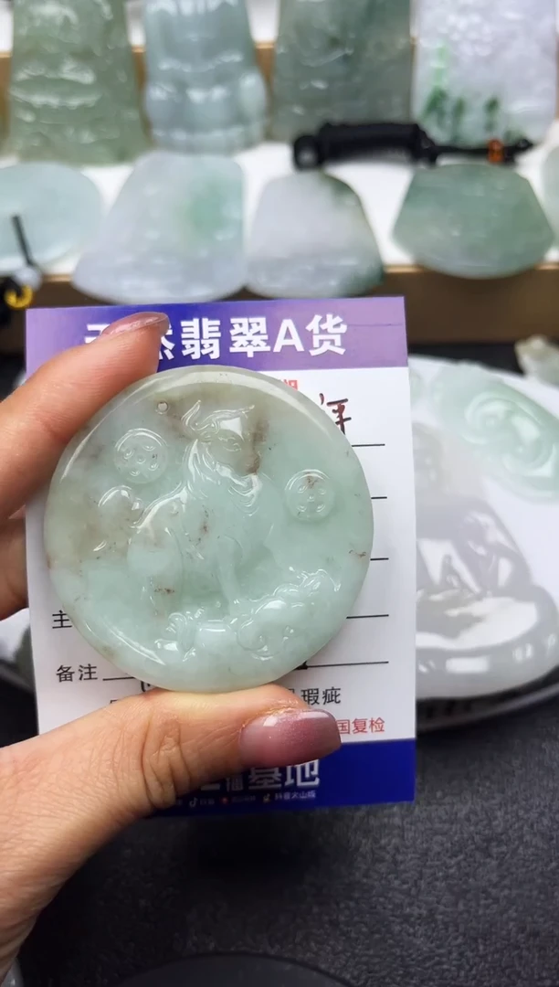 颈饰未镶嵌翡翠