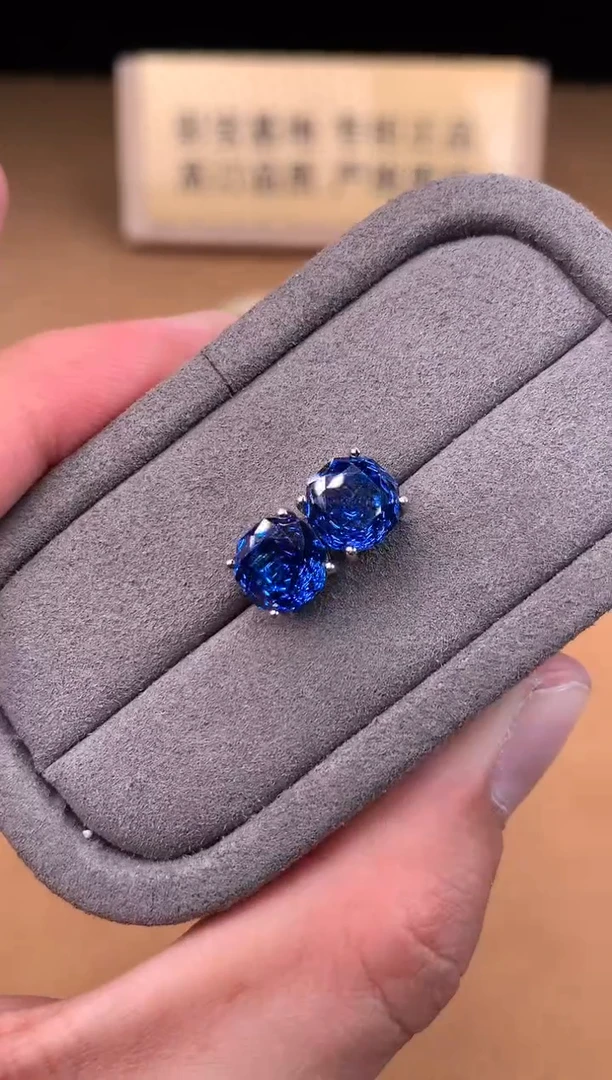 银S925镶嵌托帕石耳钉2222