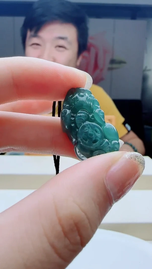 颈饰未镶嵌翡翠多样性发其中一