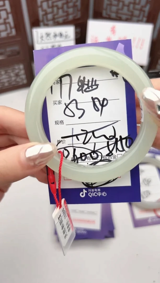 【闪购商品】和田玉手镯未镶嵌微色差Y77