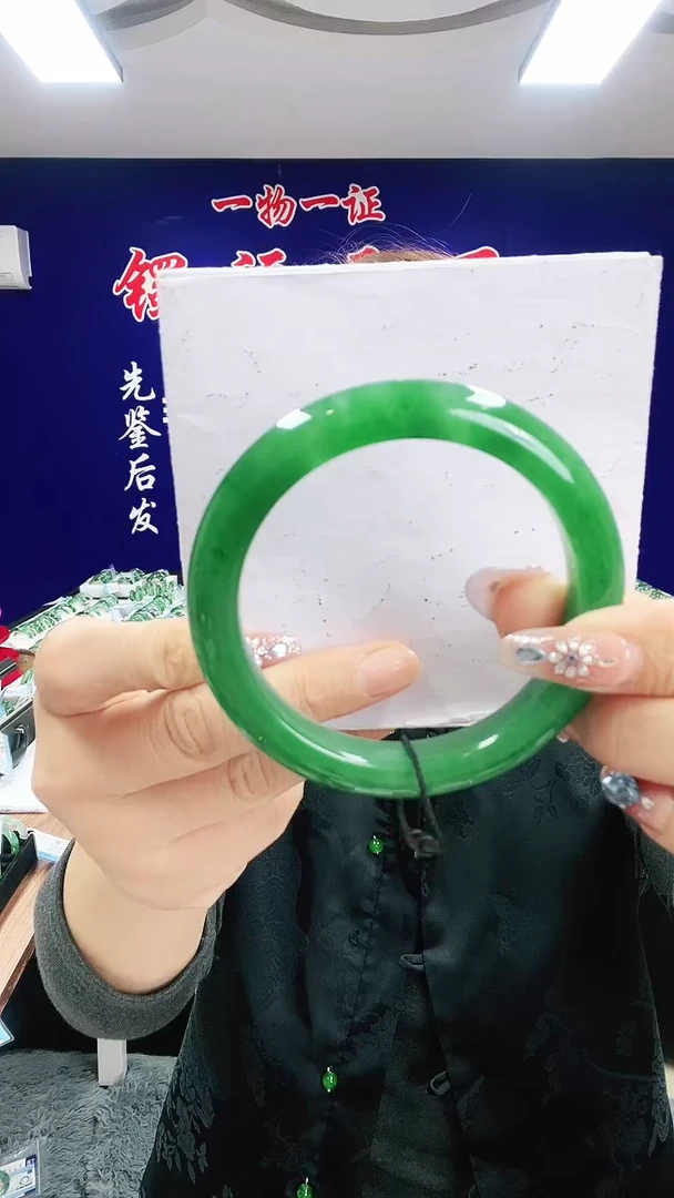 未镶嵌手镯石英质玉（非洲翠）1