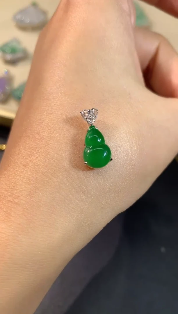 翡翠18K金镶嵌吊坠(不含链)W62 |  6800