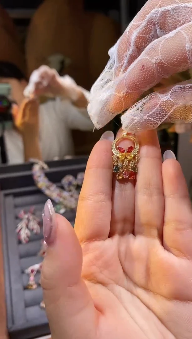 吊坠(赠链)彩色蓝宝石未镶嵌天然彩色蓝宝石吊坠