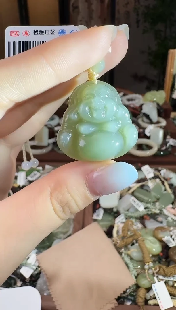 和田玉未镶嵌颈饰佛公