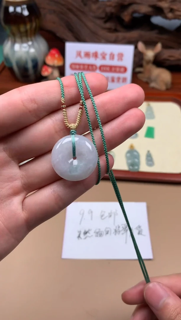 翡翠未镶嵌颈饰平安扣