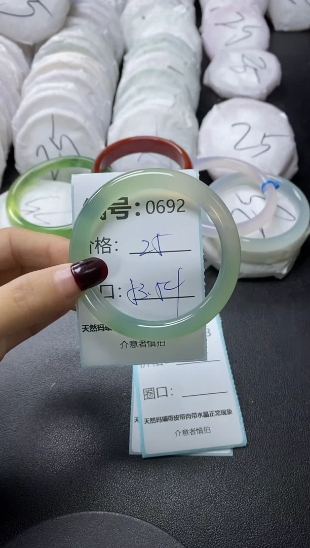 【闪购商品】玛瑙/玉髓手镯未镶嵌692