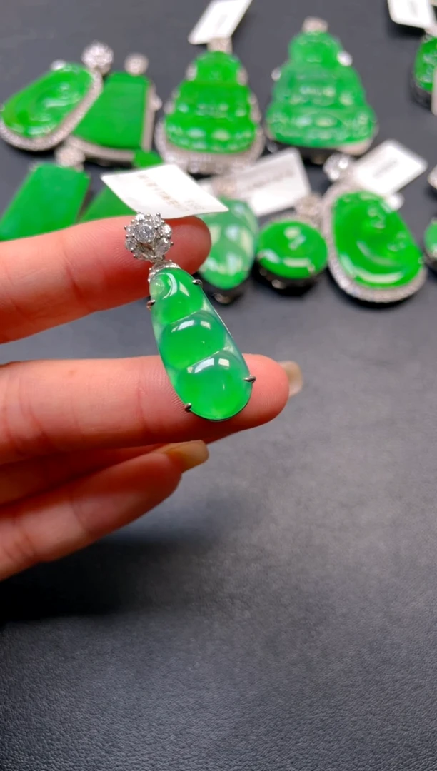 颈饰银S925镶嵌翡翠吊坠