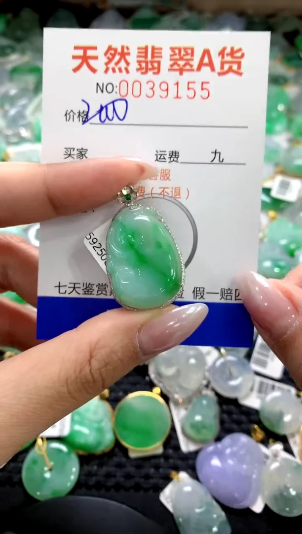 颈饰18K金镶嵌翡翠1111111111111111