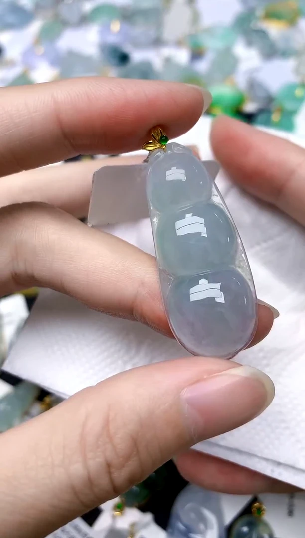 颈饰18K金镶嵌翡翠天然A货翡翠