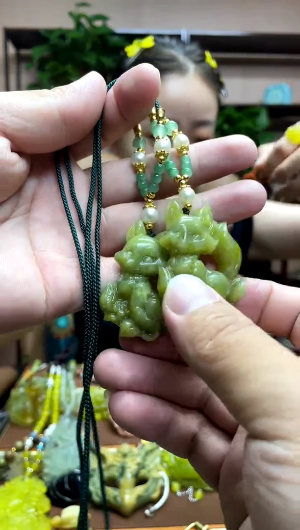 未镶嵌岫玉吊坠多样性发货发其中之一
