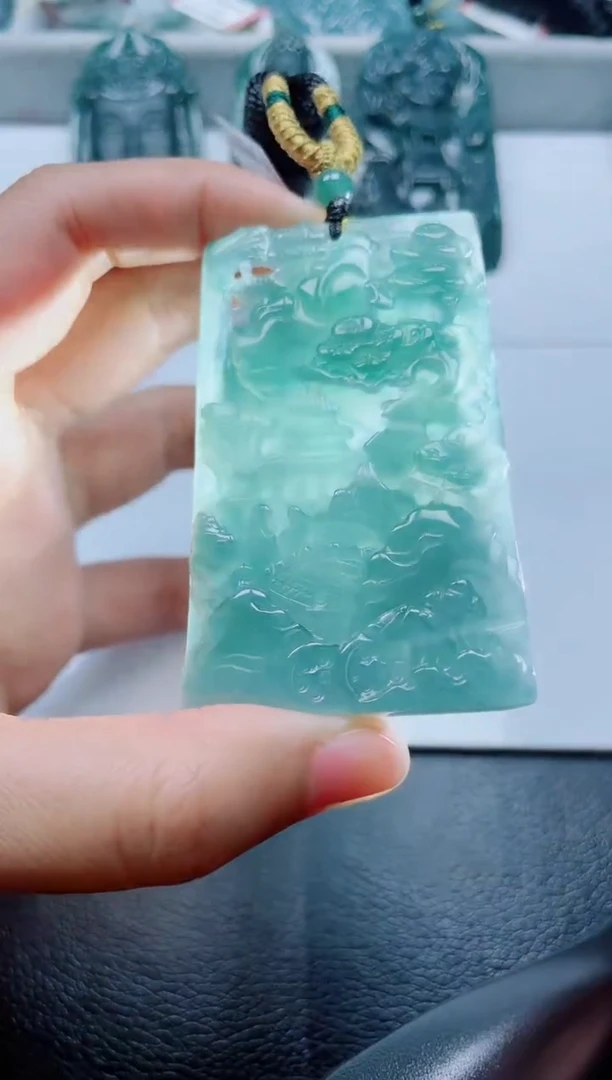 颈饰未镶嵌翡翠
