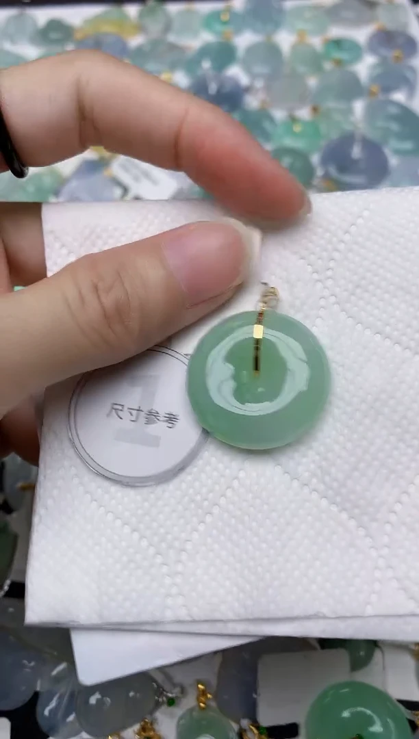 翡翠18K金镶嵌颈饰天然A货翡翠