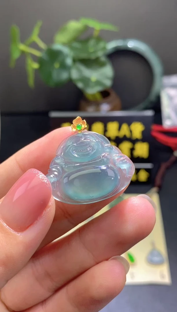 翡翠18K金镶嵌颈饰翡翠吊坠