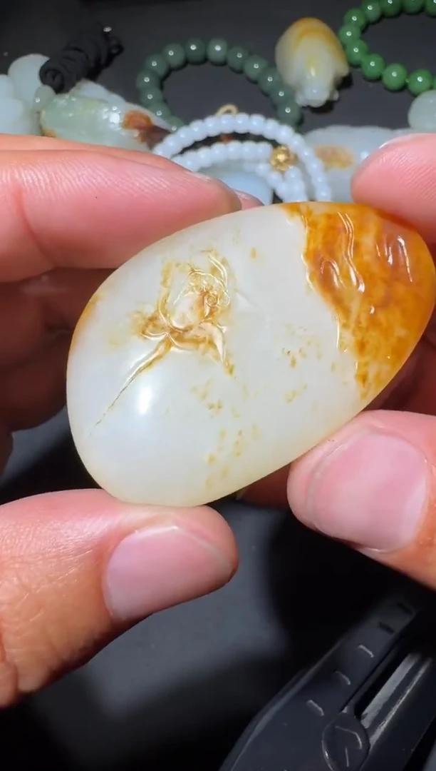 未镶嵌和田玉（糖玉）车挂和田玉