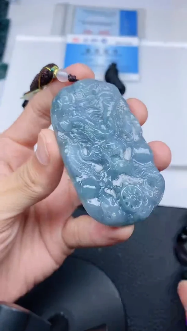 颈饰未镶嵌翡翠