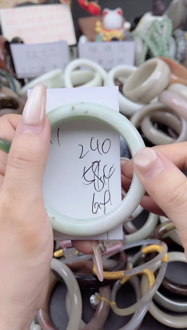 未镶嵌手镯石英质玉240