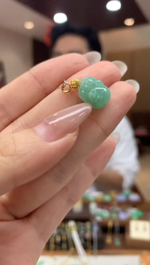 吊坠(不含链)18K金镶嵌翡翠猪