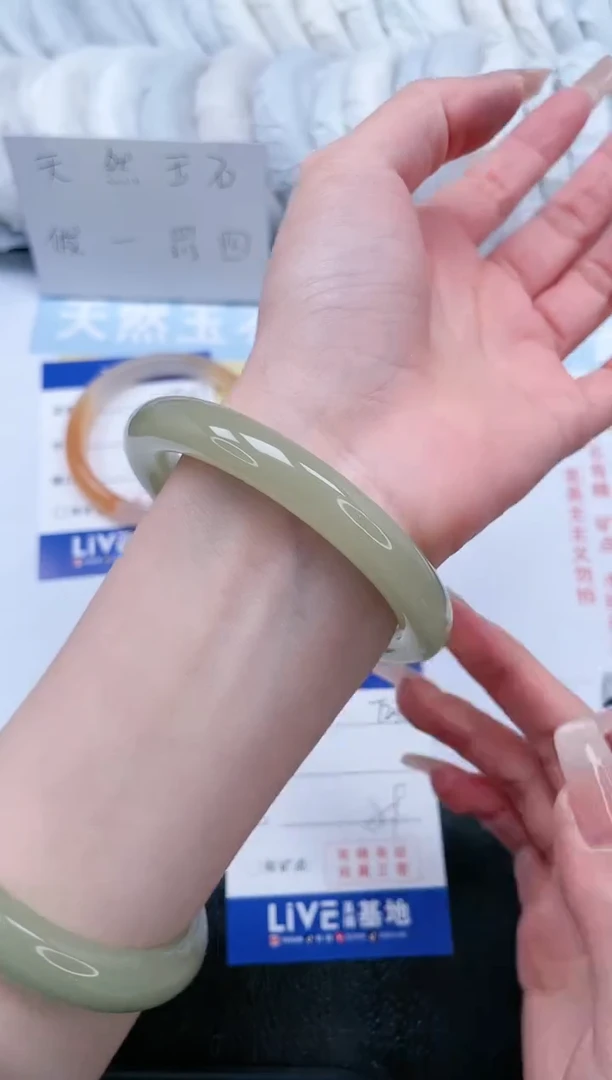 【闪购商品】石英质玉手镯未镶嵌T238-59