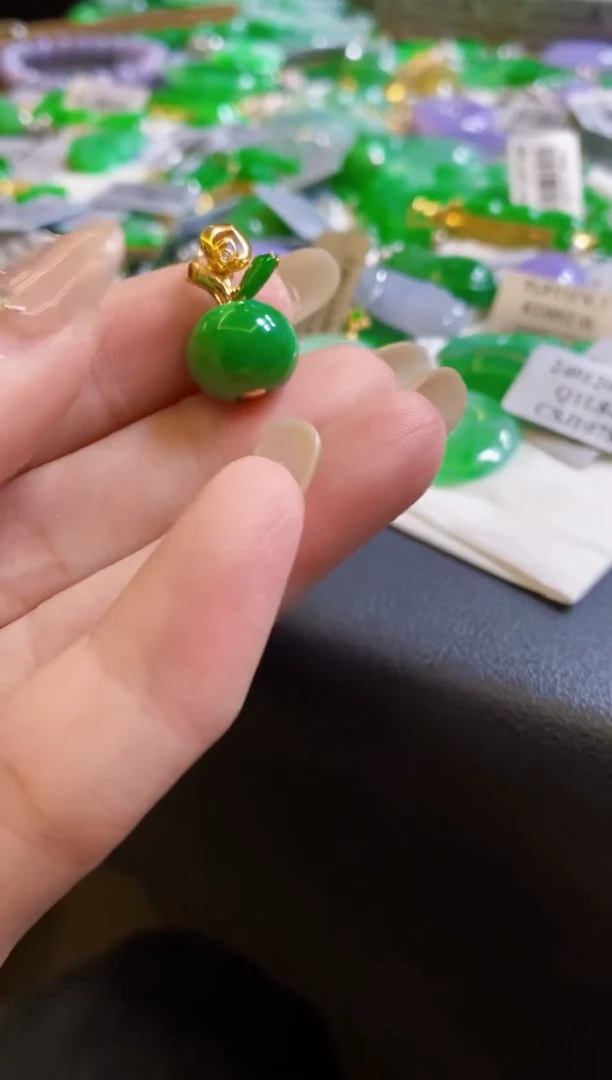 【闪购商品】定制翡翠18K金镶嵌吊坠