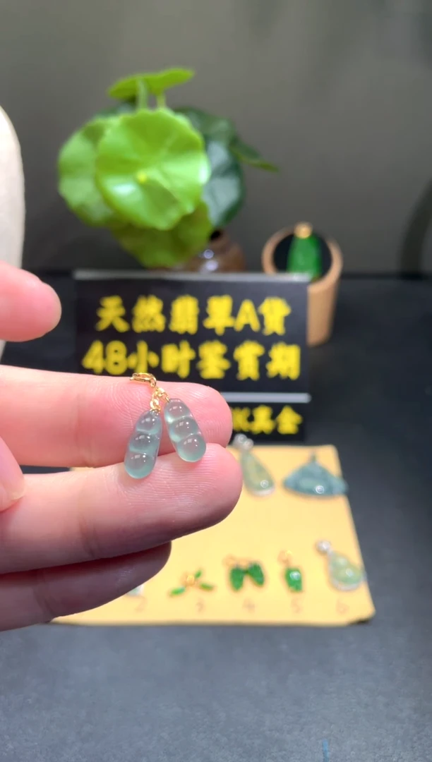 颈饰18K金镶嵌翡翠翡翠A货