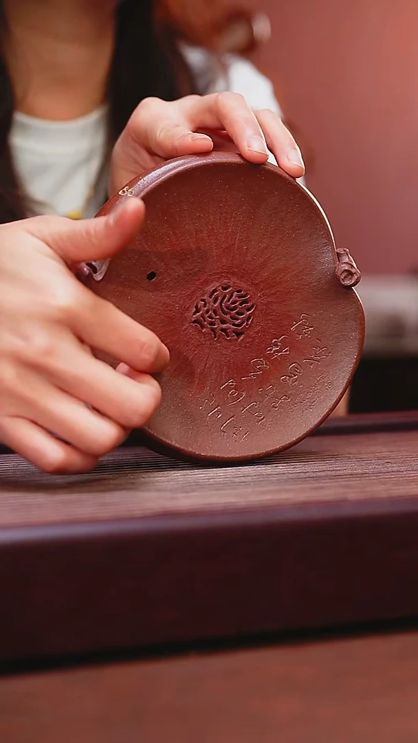 宜兴原矿紫砂  寿桃茶垫
