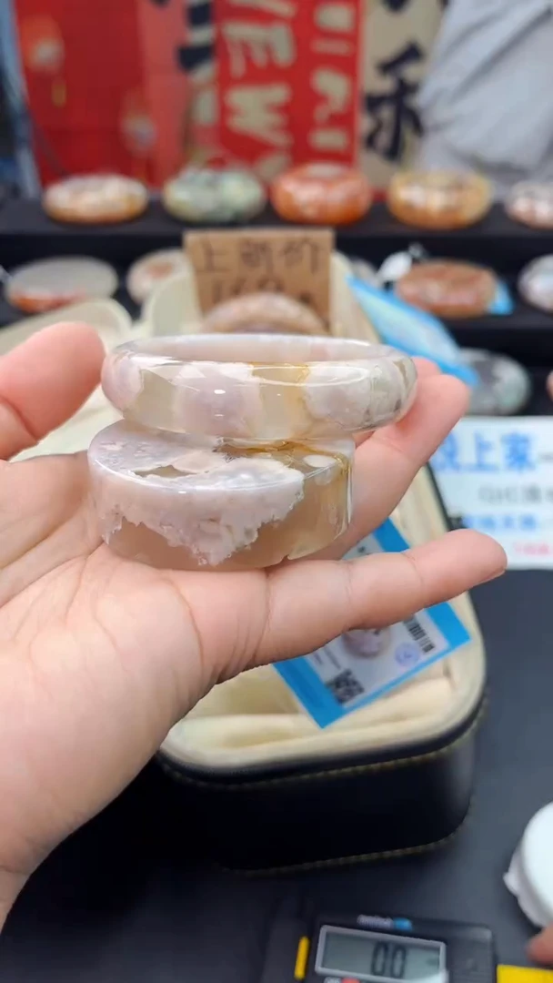 【闪购商品】石英质玉手镯未镶嵌赠送镯心（圈口54