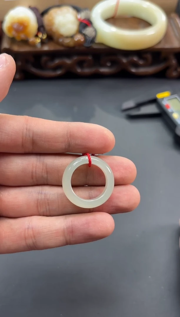 【闪购商品】和田玉戒圈未镶嵌且末微色差近矿戒圈18