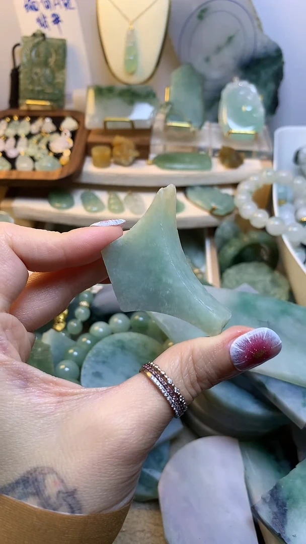 未镶嵌挂件翡翠缅甸A货翡翠,没有运费险,有纹有裂