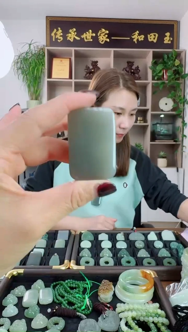 颈饰未镶嵌和田玉面包无事牌