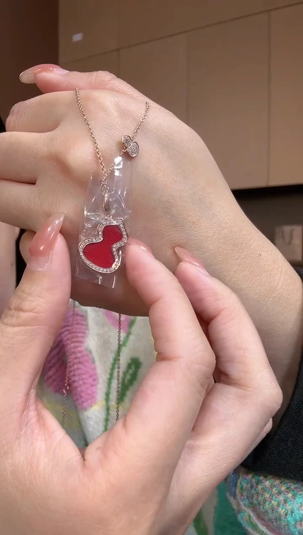 【闪购商品】钻石套链18K金镶嵌红葫芦套链