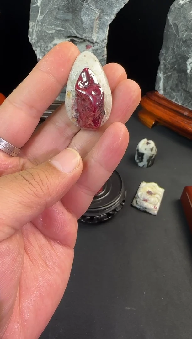 天然辰砂天然朱砂晶体原石吊坠挂件