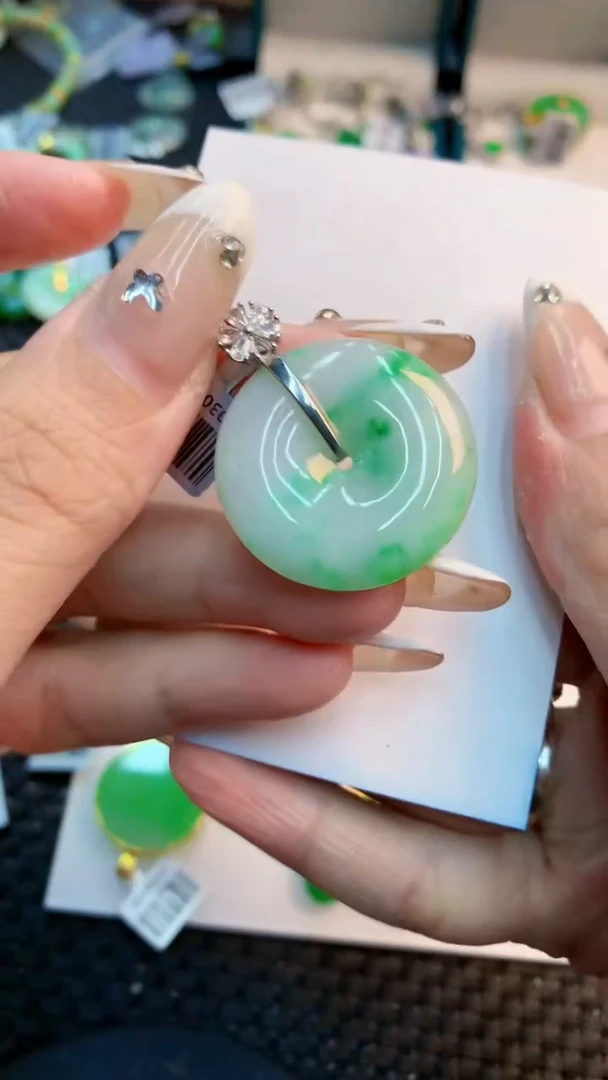 翡翠未镶嵌吊坠(不含链)1