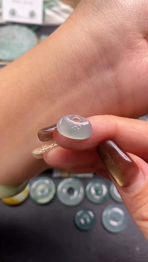 颈饰未镶嵌翡翠平安锁