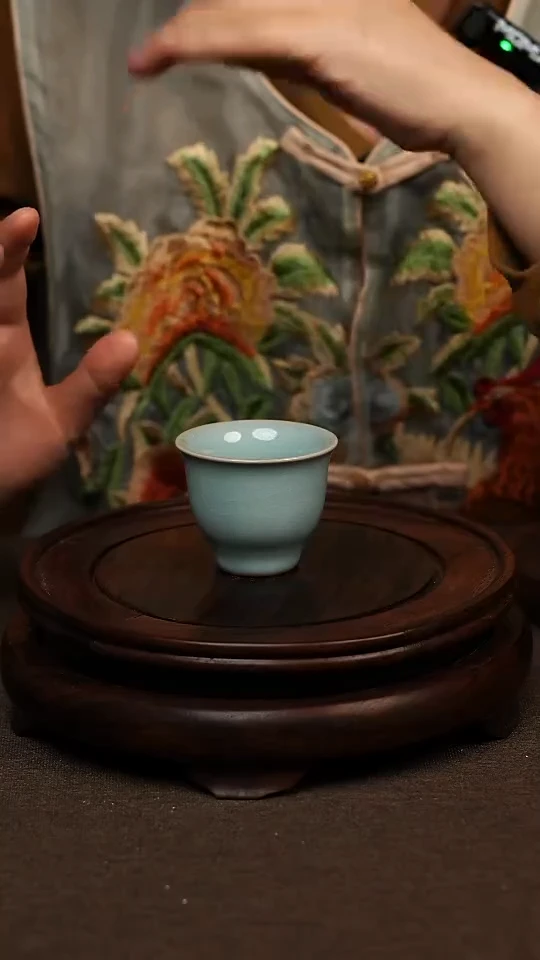 瓷片天青色铃铛杯50ml微瑕不带礼盒