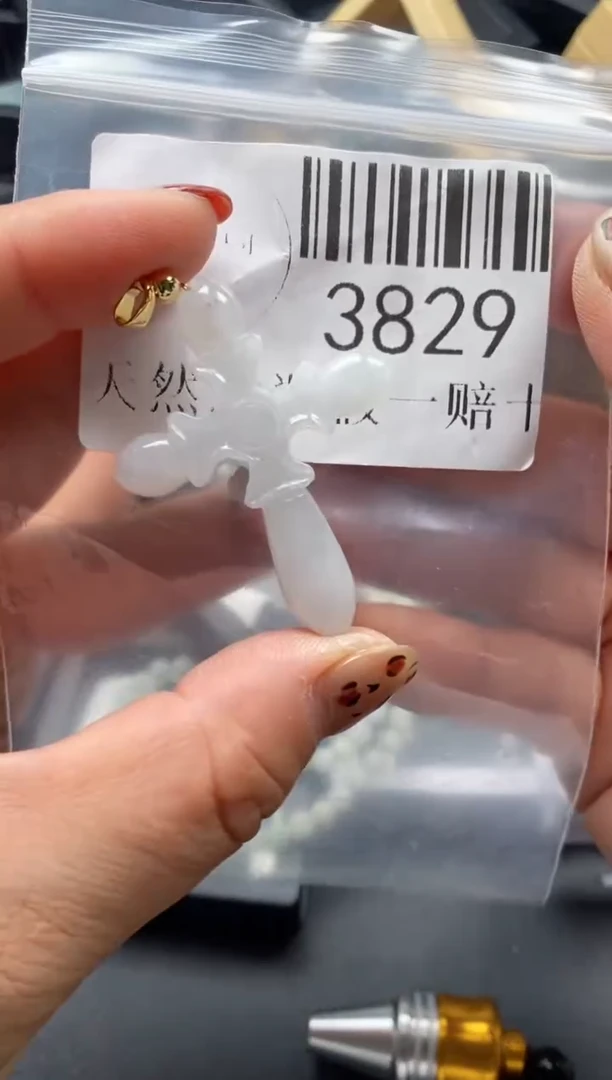 吊坠(不含链)未镶嵌翡翠3829