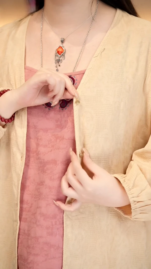 刺绣黔东南苗族刺绣杏色外搭A9584