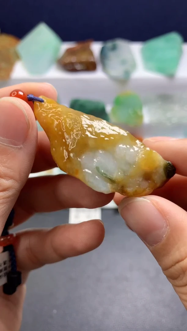 颈饰未镶嵌翡翠