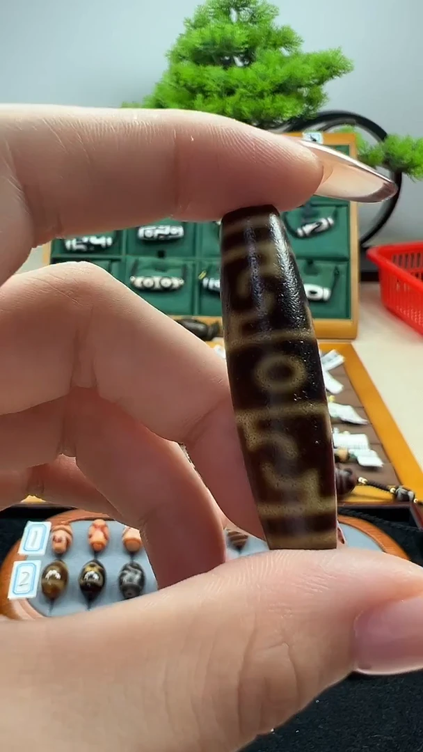 玛瑙/玉髓（覆膜）颈饰未镶嵌1.（微瑕）