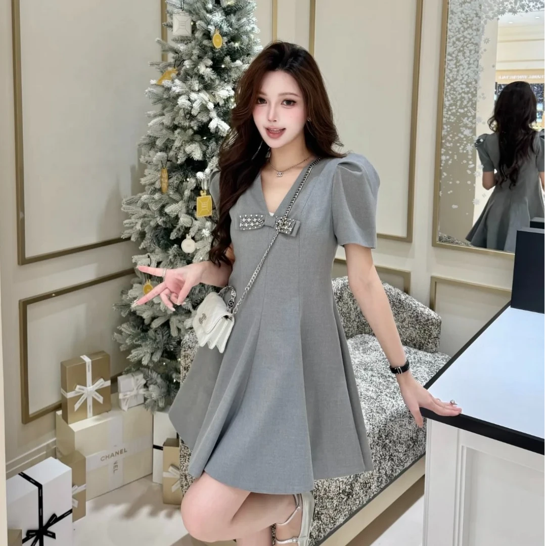 小洋裙连衣裙2025春季新款miu系千金风V领蝴蝶结收腰A字灰色裙子