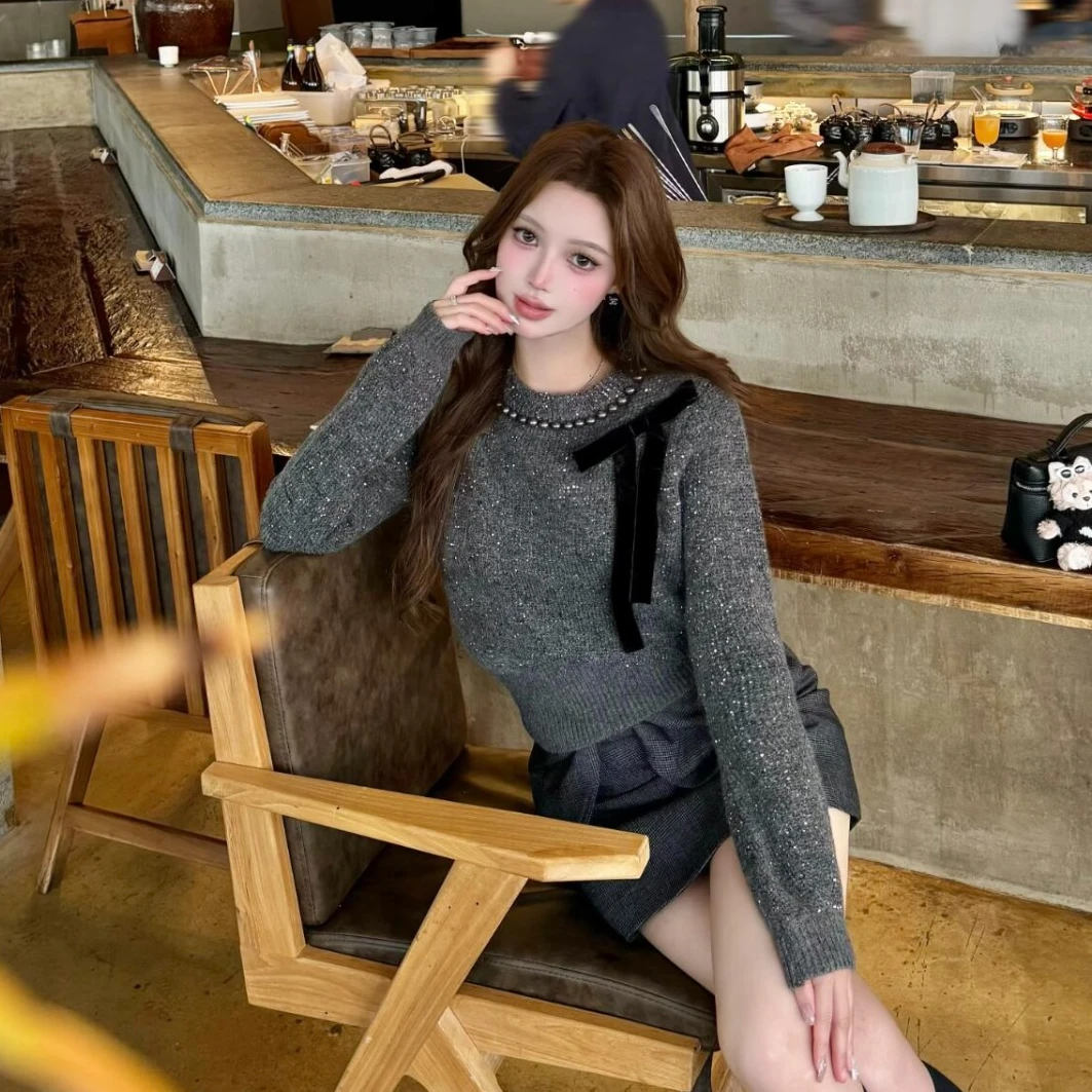 灰色针织衫上衣2025秋冬新款气质小香风蝴蝶结钉珠圆领套头毛衣女