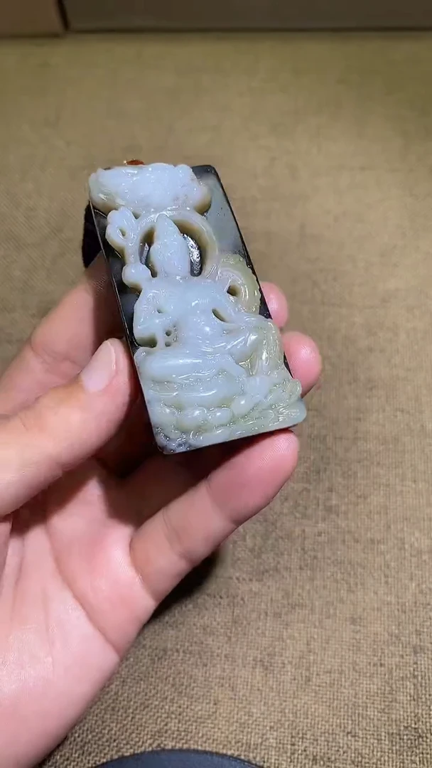 颈饰未镶嵌和田玉牛*A7